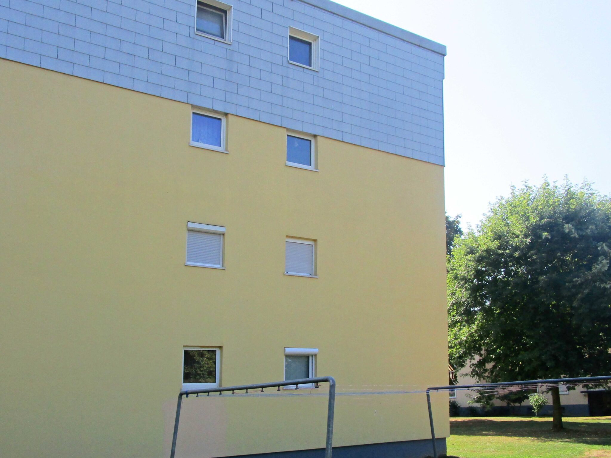 Hausfassade-ist-frei-von-Algen-nach-der-Fassadenreinigung.jpg