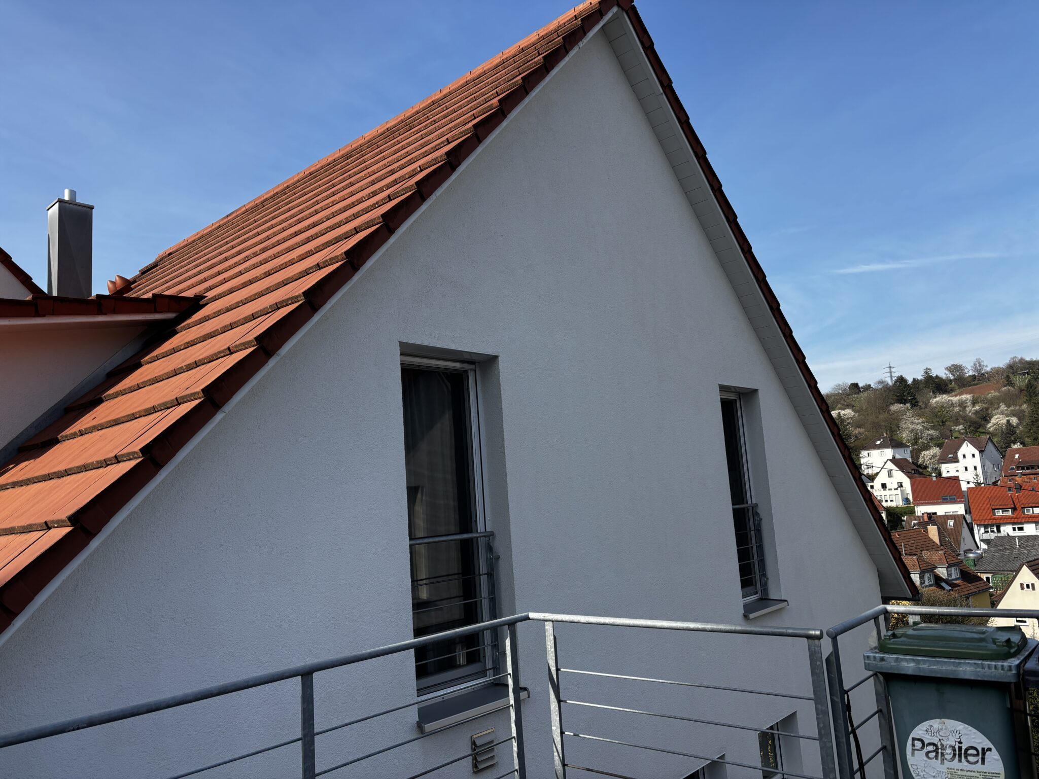 Saubere Hausfassade nach der Fassadenreinigung Herrenberg