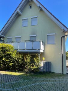 Fassadenreinigung Stuttgart_schmutzige Hausfassade vor der Fassadenreinigung