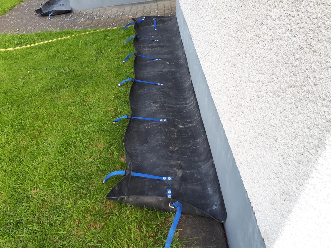 Fassadenreinigung sinnvoll gedacht: Mit Auffangwannen lässt sich das Schmutzwasser der Fassadenreinigung auffangen