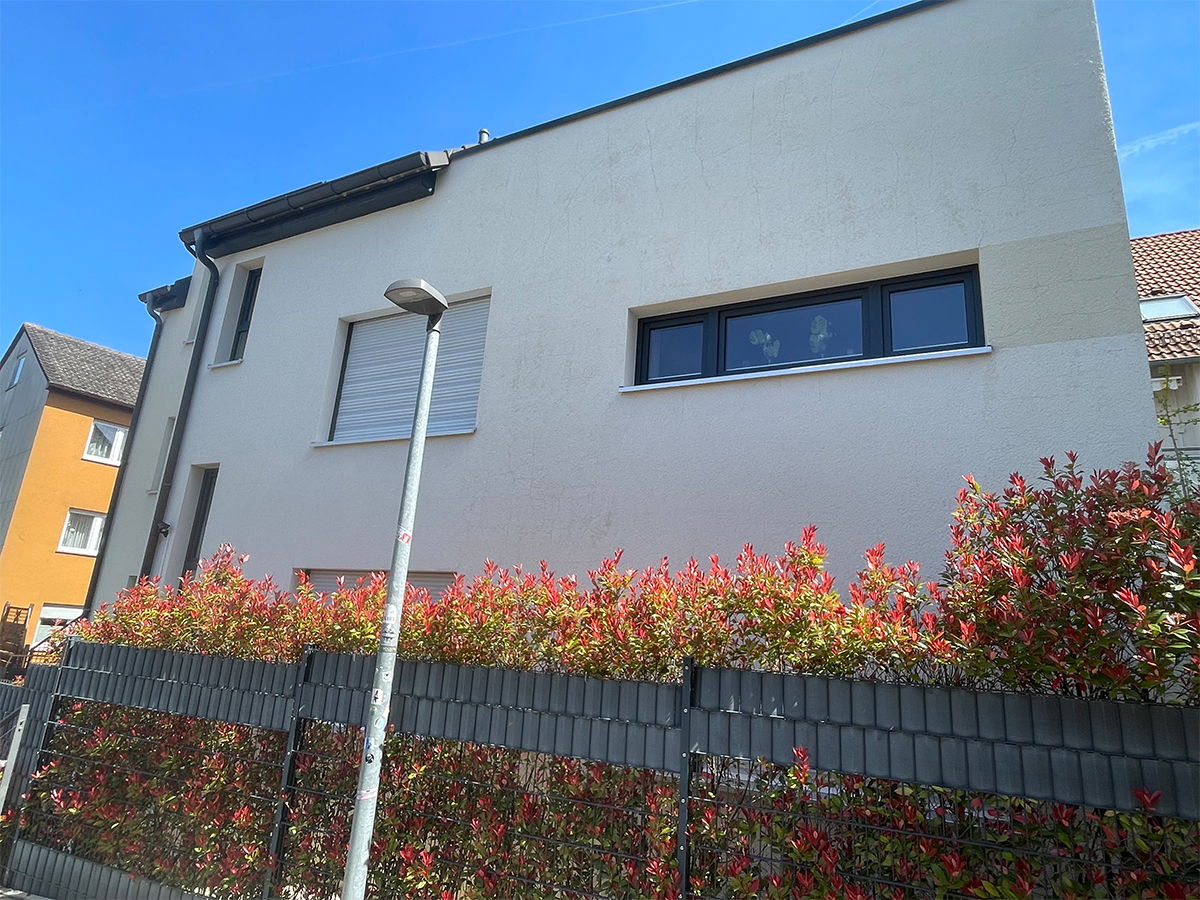 Hausfassade in Ditzingen nach professioneller Fassadenreinigung