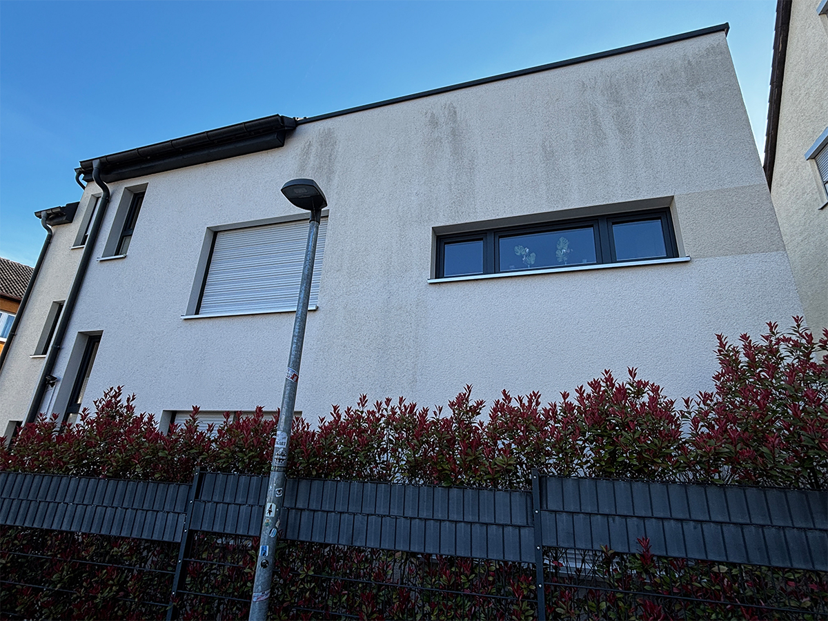 Hausfassade in Ditzingen vor der Fassadenreinigung