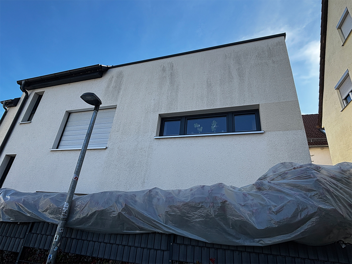 Hausfassade in Ditzingen vor der Fassadenreinigung