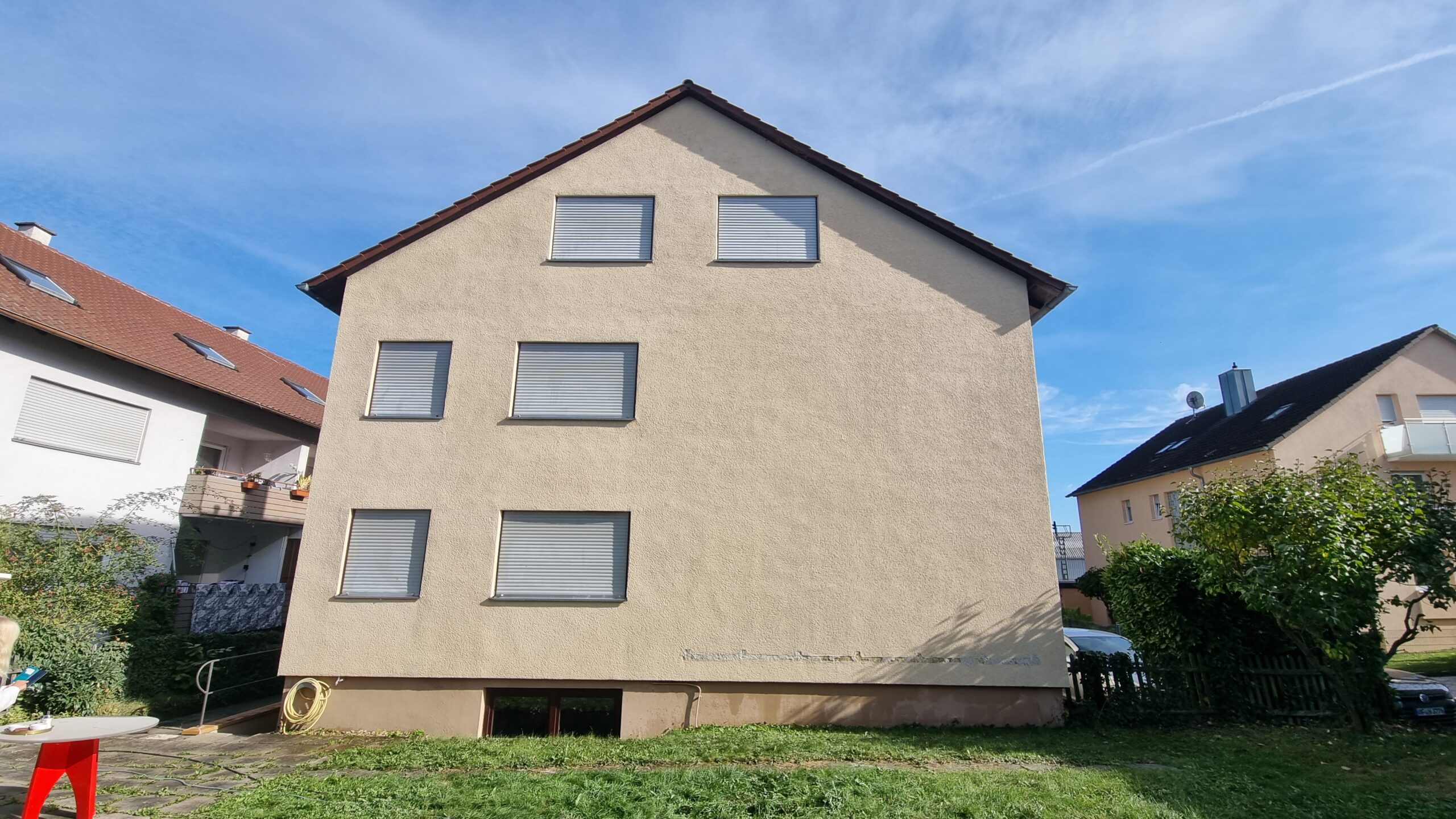 Fassadenreinigung Kosten: Gereinigte und imprägnierte Hausfassade in Ditzingen-Heimerdingen nach der Reinigung