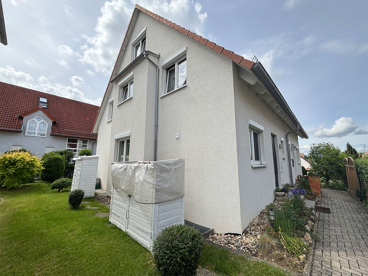 Hausfassade in Dagersheim nach der Fassadenreinigung