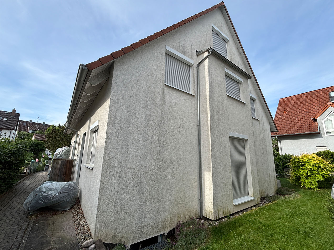 Hausfassade in Dagersheim vor der Fassadenreinigung (Haus 1)