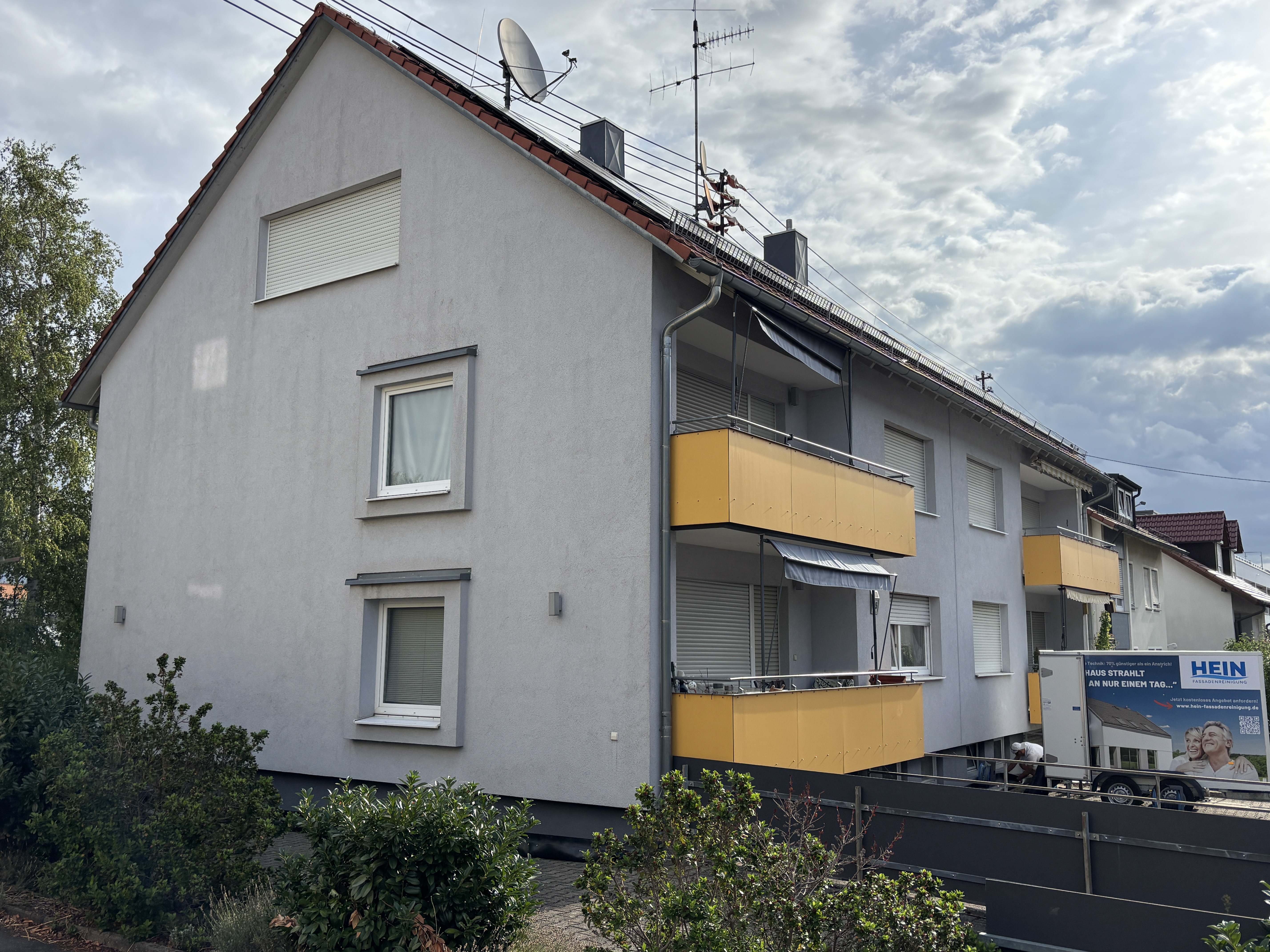 Die schmutzige Fassade vor der Fassadenreinigung in Winnenden